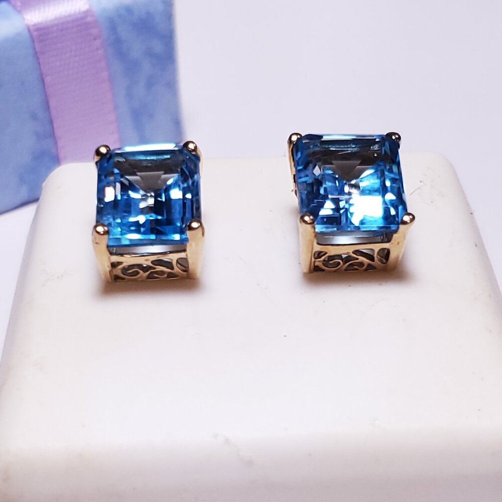 Estate 8ctw Emerald cut Natural Azure Topaz scroll set 10Kt YG Stud Earring20984
